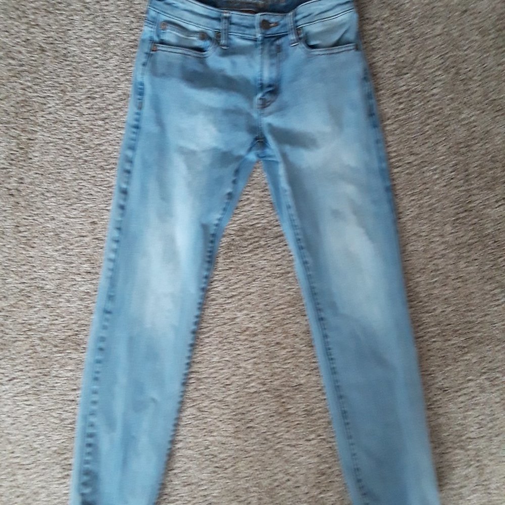 TWO pairs of American Eagle Outfitters Men's Jeans